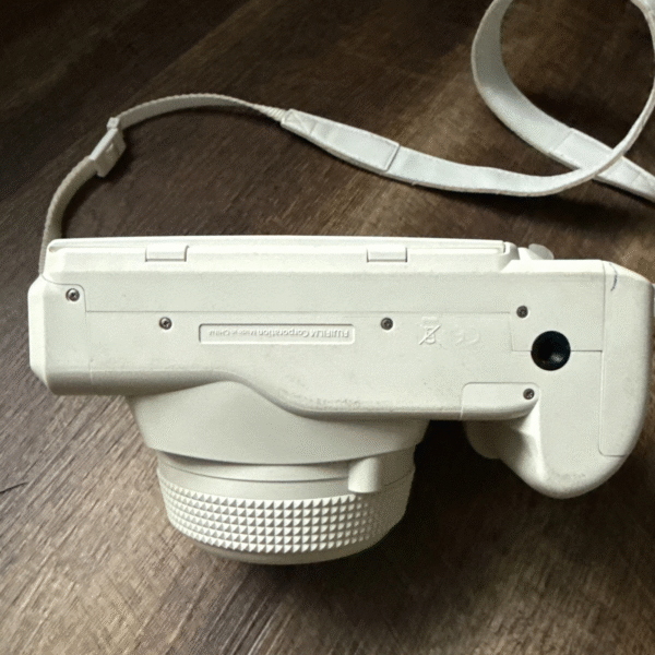 Used Instant Film Camera – Wide 300 White with 95mm Lens & Flash - Image 5